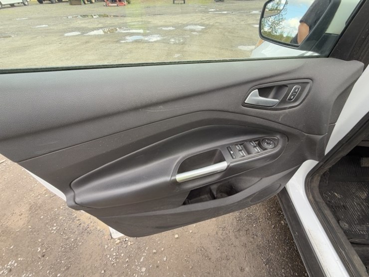 2019-ford-escape-se-image-24