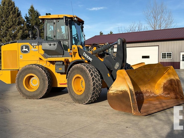 2024-deere-624-p-tier-image-1