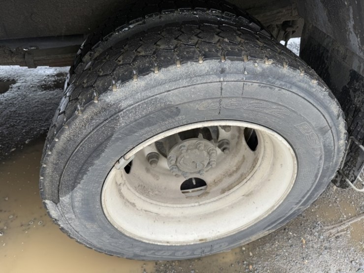 2014-freightliner-mt45-image-15