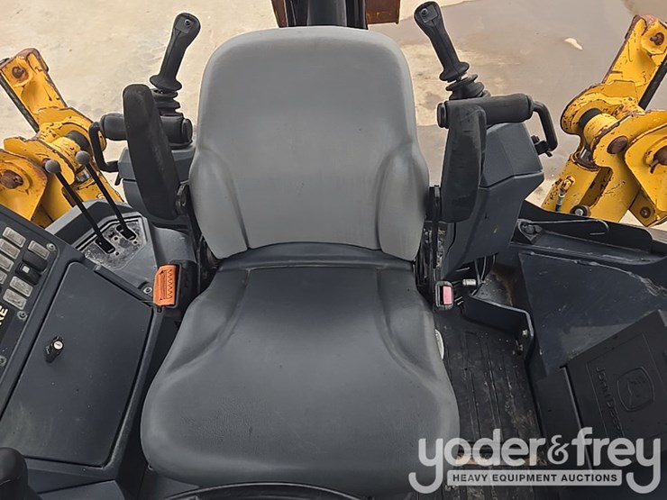 2018-deere-310l-image-93