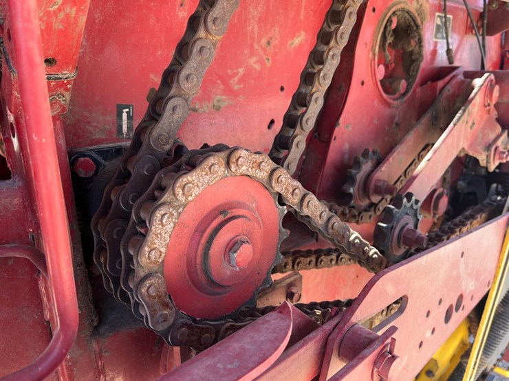 2007-new-holland-br7090-image-17