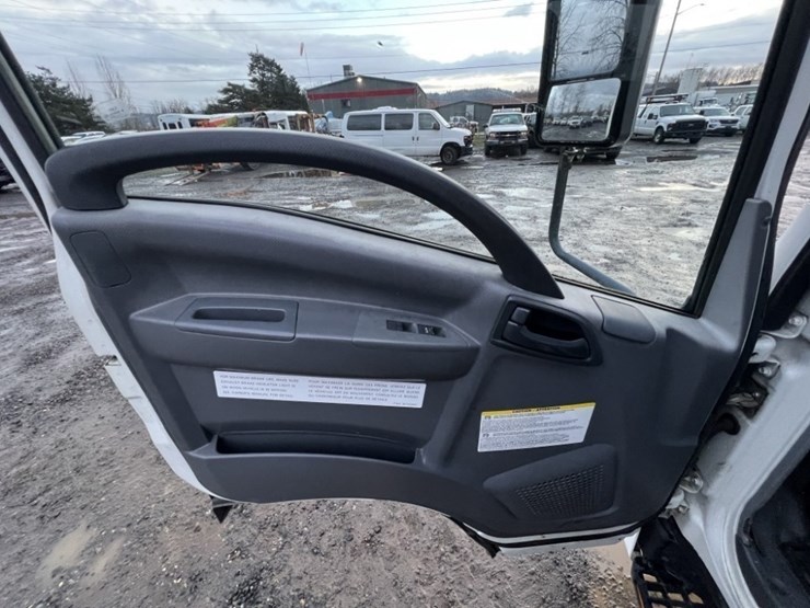 2009-gmc-w5500-image-32