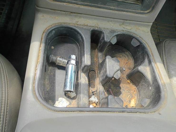 2005-chevrolet-suburban-image-42