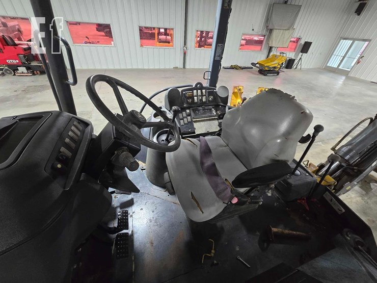 2011-deere-310j-image-18