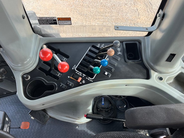 2009-versatile-435-image-31