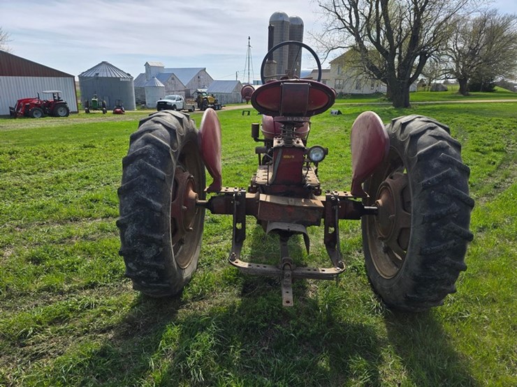 #581-•-farmall-h-tractor-image-4