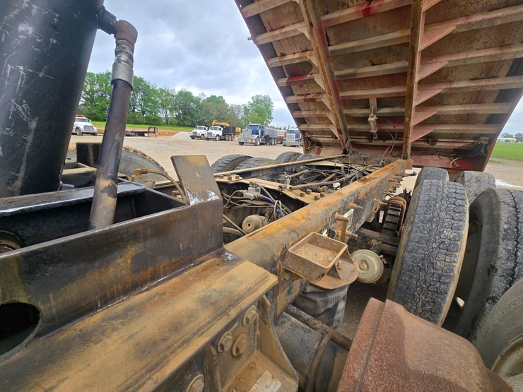 2001-mack-rd688s-image-46