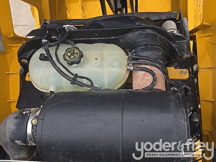 2018-deere-310l-image-58