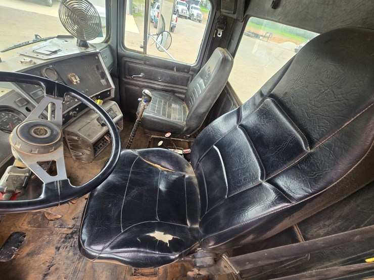 2001-mack-rd688s-image-70