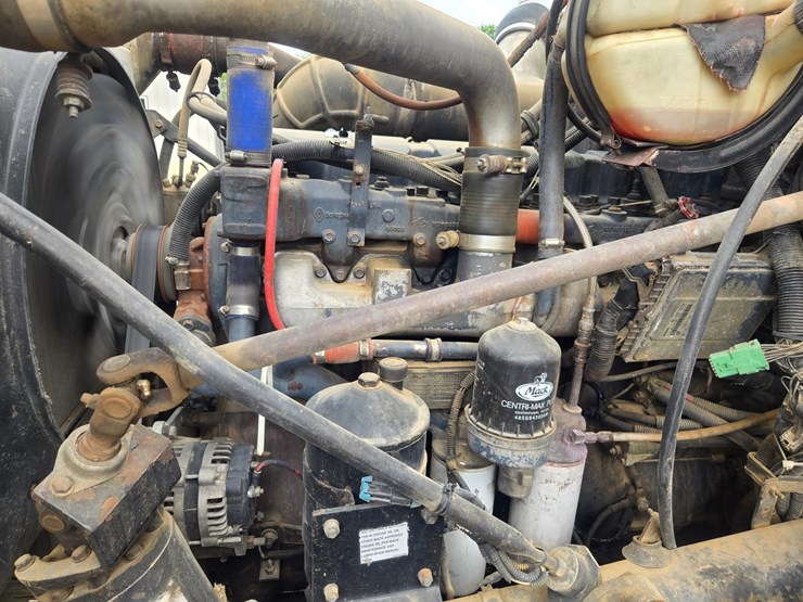 2001-mack-rd688s-image-48