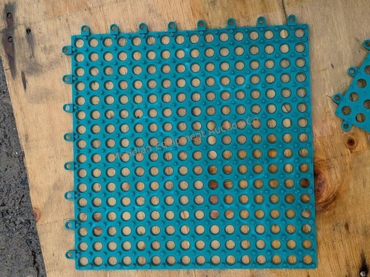 ~153--green-interlocking-rubber-floor-tiles-image-7