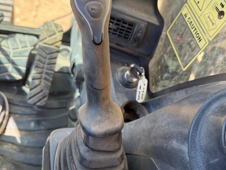 2017-hyundai-hx300l-image-26