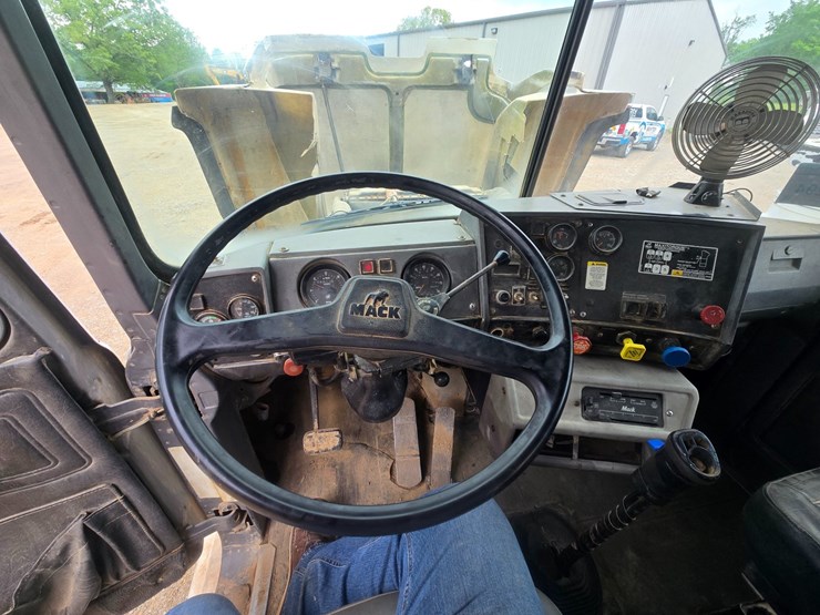 1996-mack-rd690s-image-73
