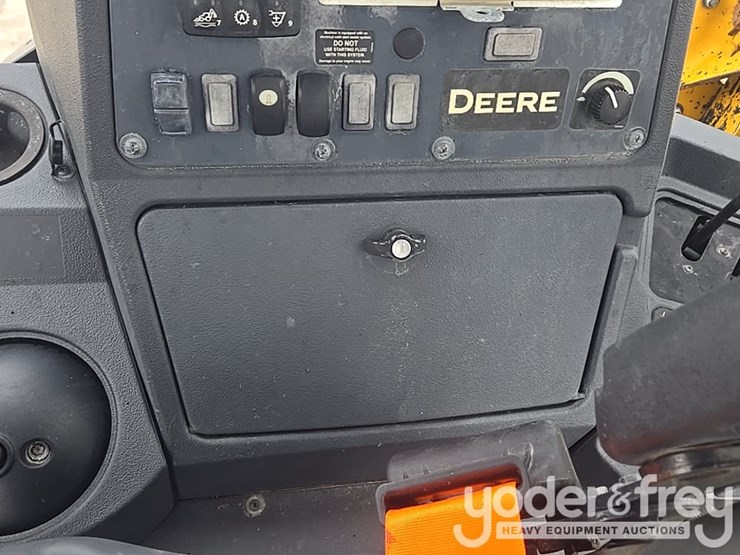 2021-deere-310sl-image-105