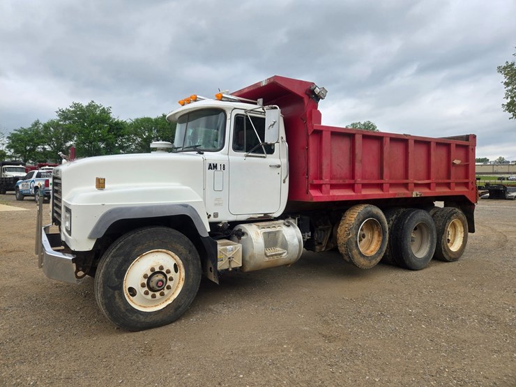 2001-mack-rd688s-image-4