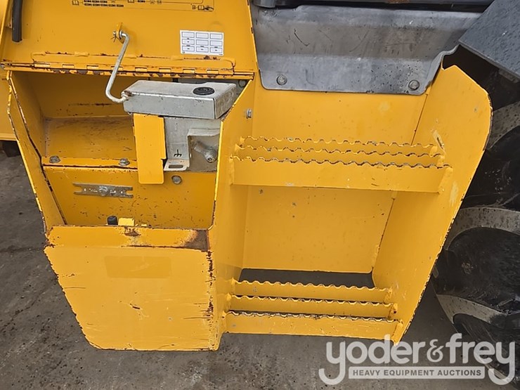 2018-deere-310l-image-56