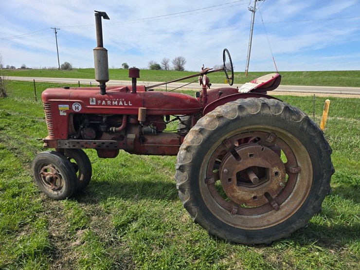 #581-•-farmall-h-tractor-image-2