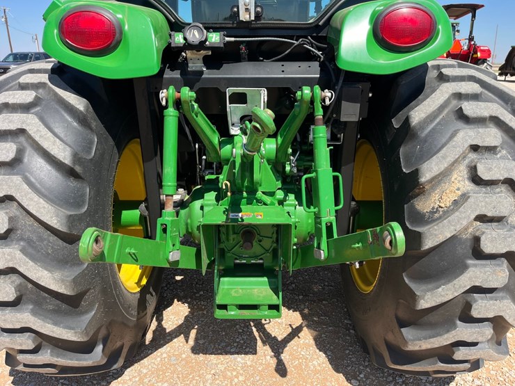 2021-john-deere-4052r-image-12