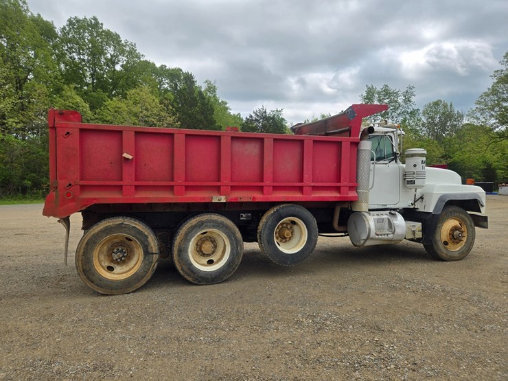 2001-mack-rd688s-image-19