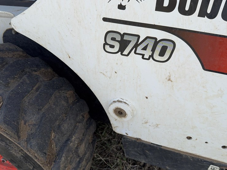 2021-bobcat-s740-image-14