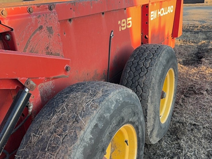 new-holland-195-image-32