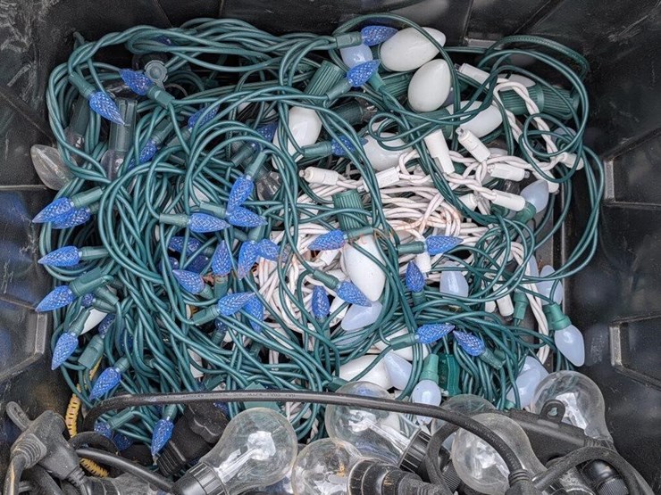 outdoor-string-lighting-&-accessories-image-4