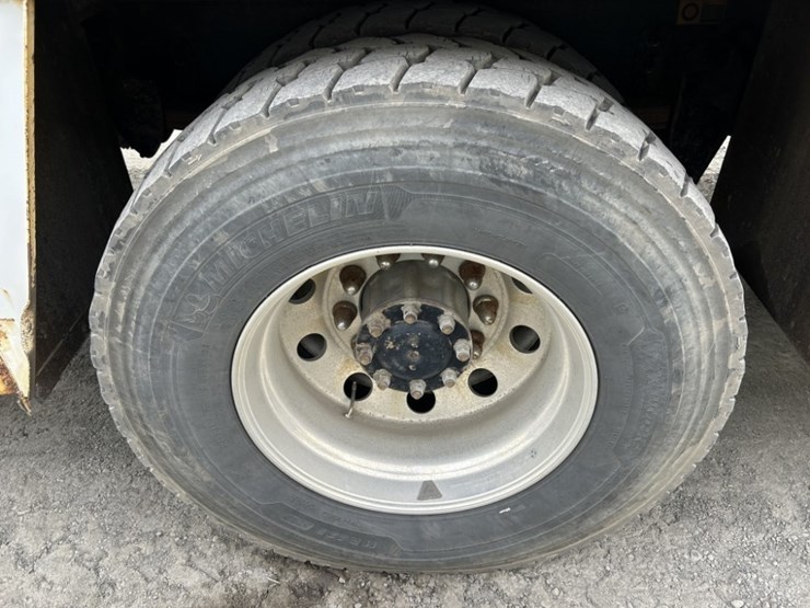 2017-peterbilt-337-image-36