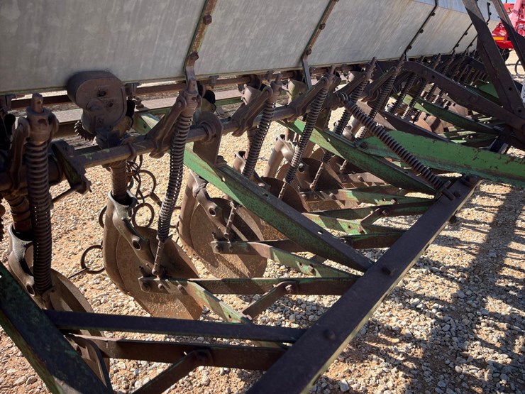 john-deere-b-image-4