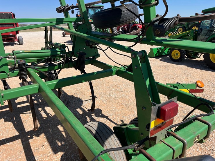 2001-john-deere-2400-image-13