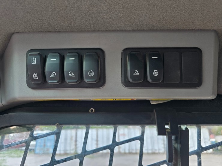 2023-caterpillar-299d3-xe-image-69