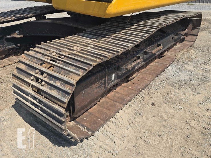 2019-caterpillar-320-image-31