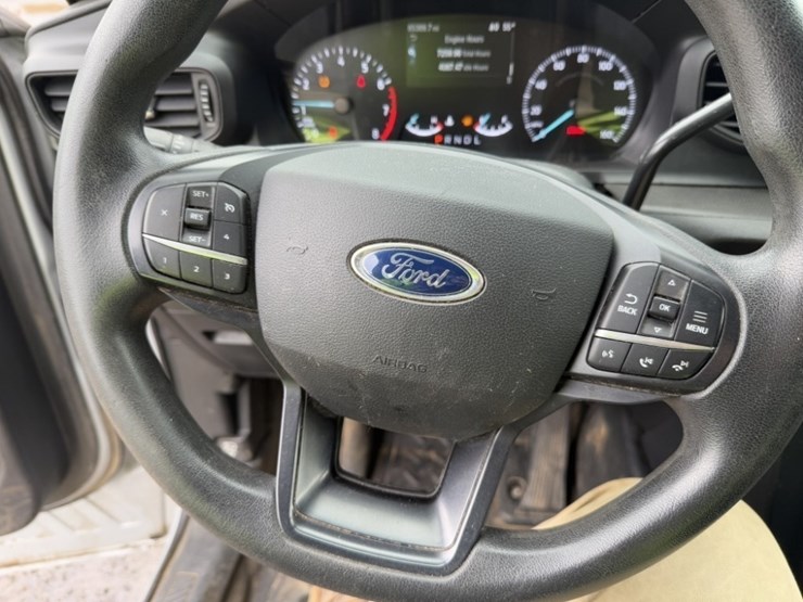 2020-ford-explorer-image-32