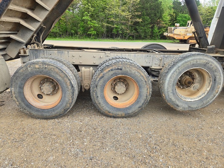 2001-mack-rd690s-image-99