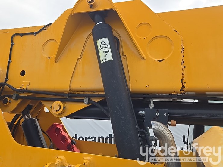 2017-jcb-510-56-image-42
