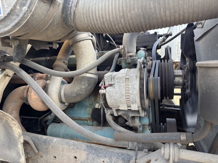 1985-international-4700-image-22