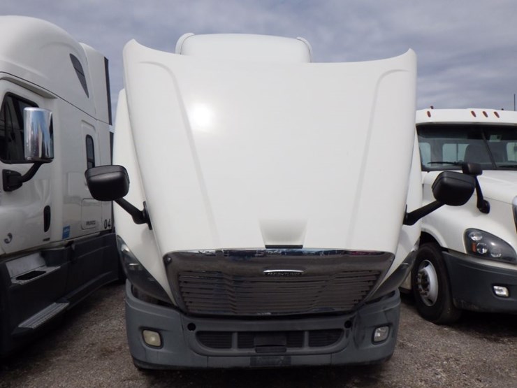 2017-freightliner-cascadia-125-image-21