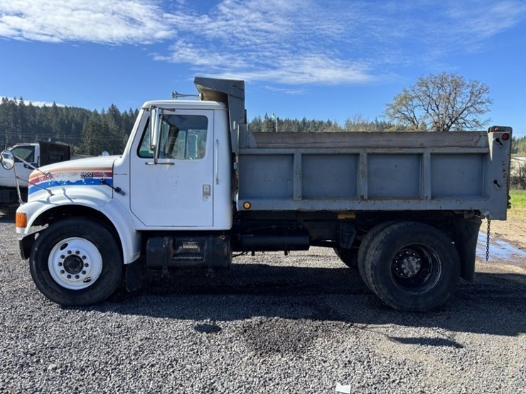 1985-international-4700-image-2