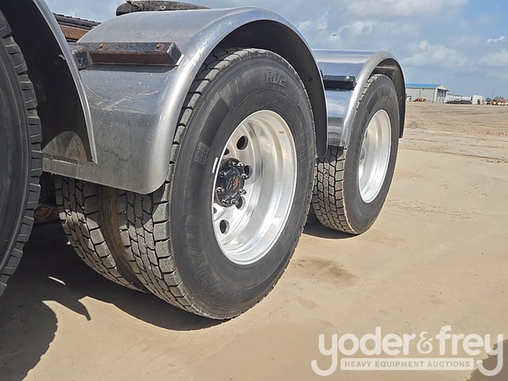 2014-kenworth-t880-image-15