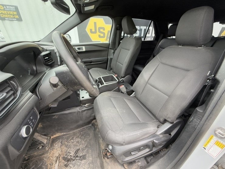 2020-ford-explorer-image-26