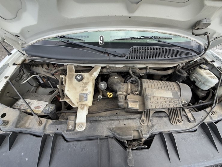 2017-chevrolet-express-3500-image-13