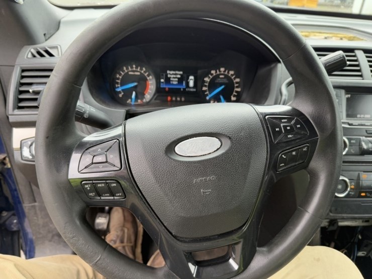 2017-ford-explorer-image-31