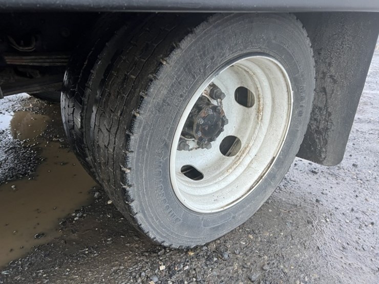 2009-gmc-w5500-image-28