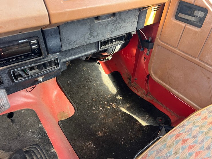 1995-jeep-wrangler-image-13