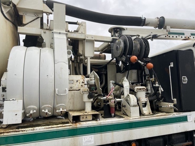 2011-freightliner-vac-con-t/a-vacuum-truck-image-20