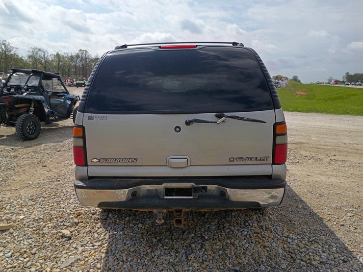 2005-chevrolet-suburban-image-7