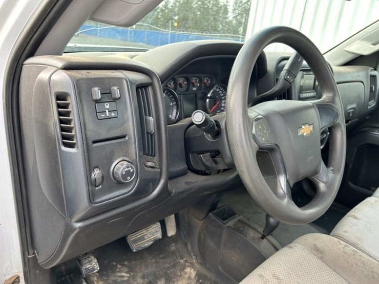 2015-chevrolet-silverado-3500-image-23