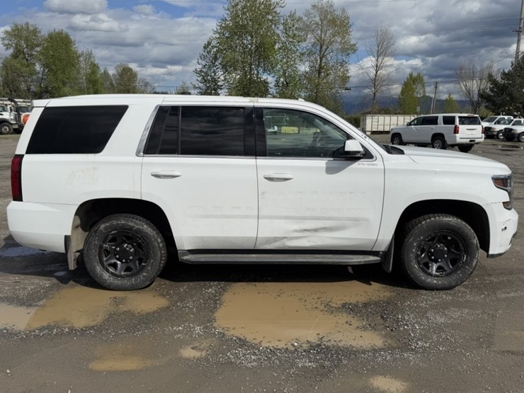 2016-chevrolet-tahoe-image-3
