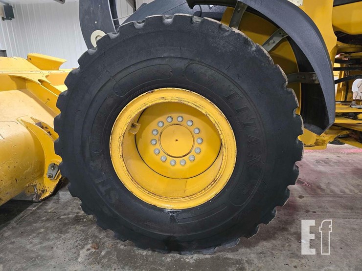 2022-deere-524-p-tier-image-23