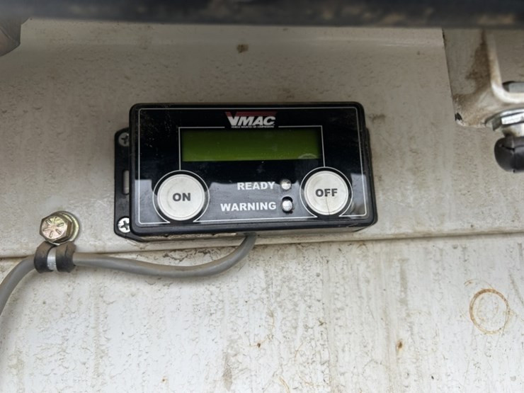 2017-peterbilt-337-image-51