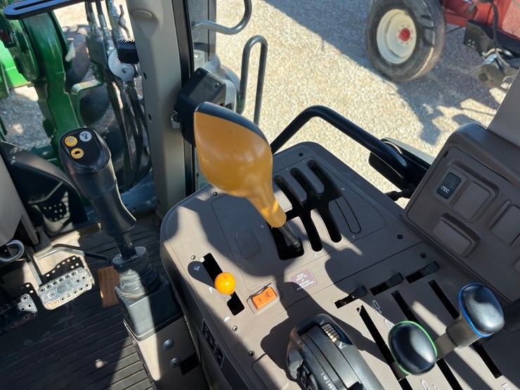 2018-john-deere-6155m-image-19